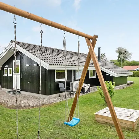 Semesterbostad Tore - 200m From The Sea By Interhome *