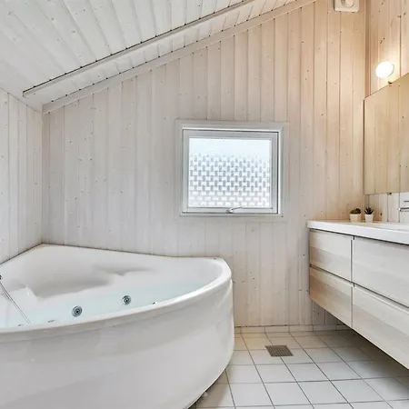 Vakantiehuis Tore - 200m From The Sea By Interhome Spodsbjerg