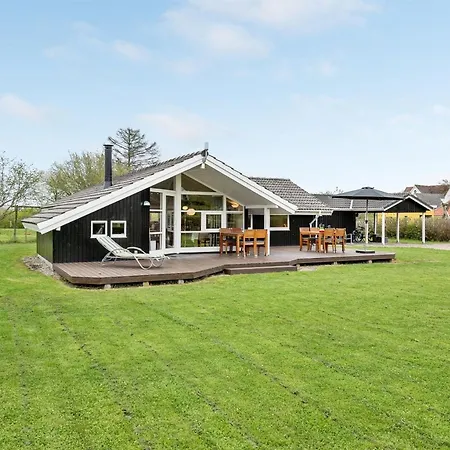 度假居 Tore - 200m From The Sea By Interhome