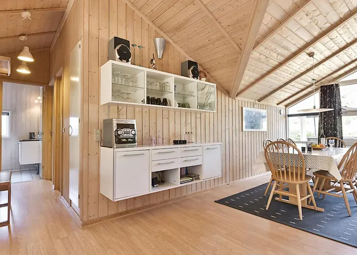 度假居 Tore - 200m From The Sea By Interhome