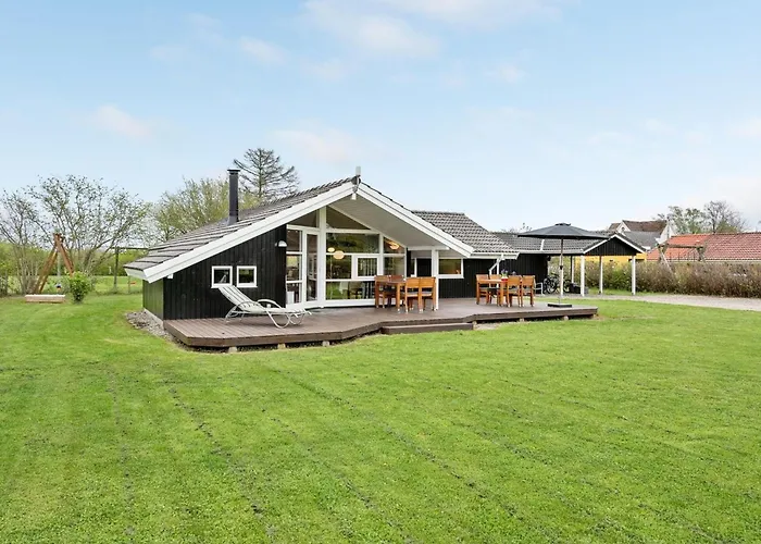 度假居 Tore - 200m From The Sea By Interhome